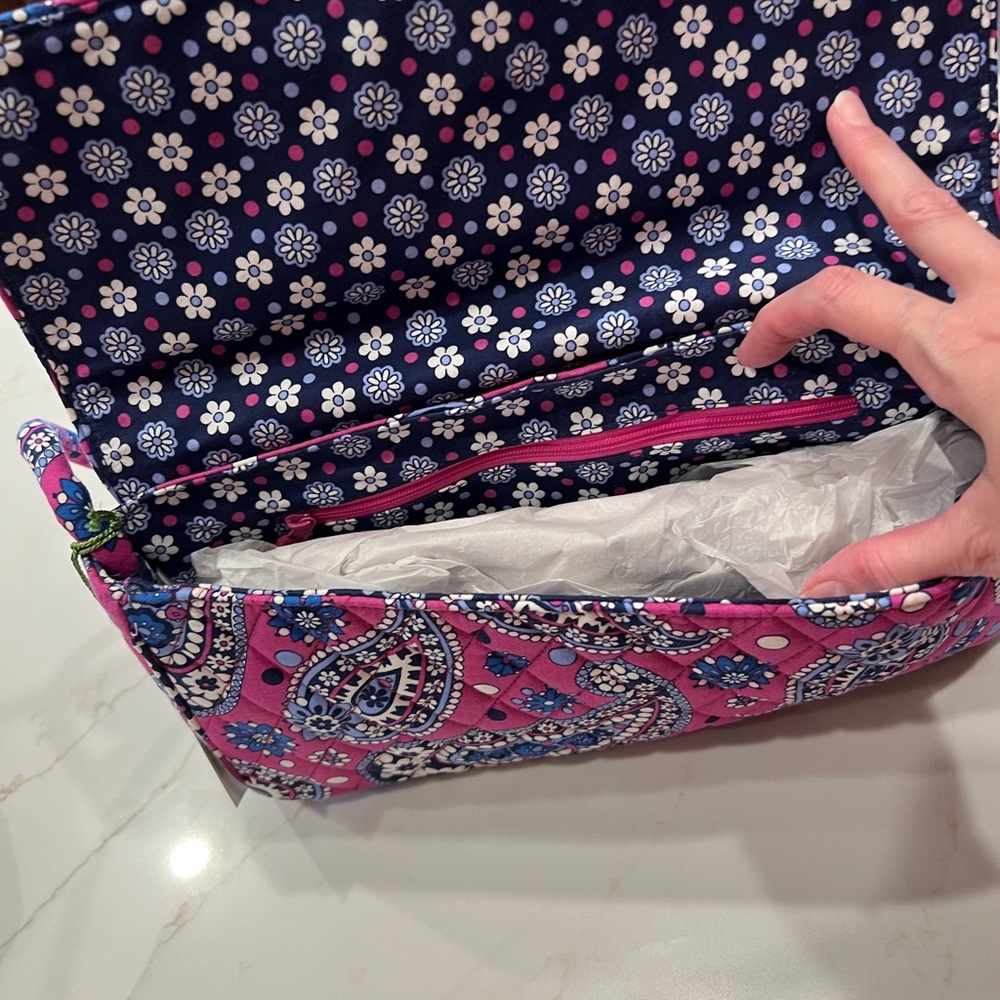 Vera Bradley shoulder bag. New with tags from a smoke free, pet free home. - Picture 3 of 5